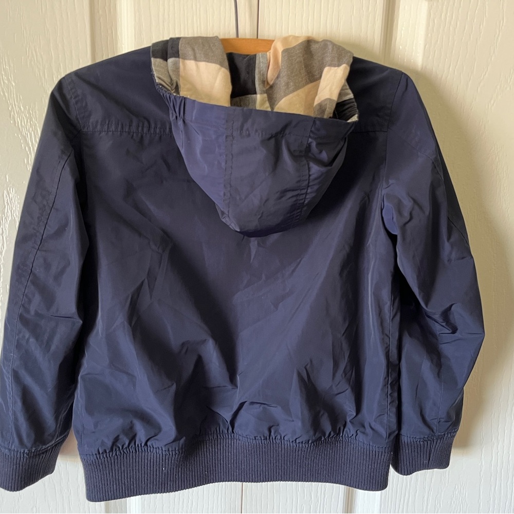 Burberry reversible hooded boys jacket in navy blue - Picture 2 of 8